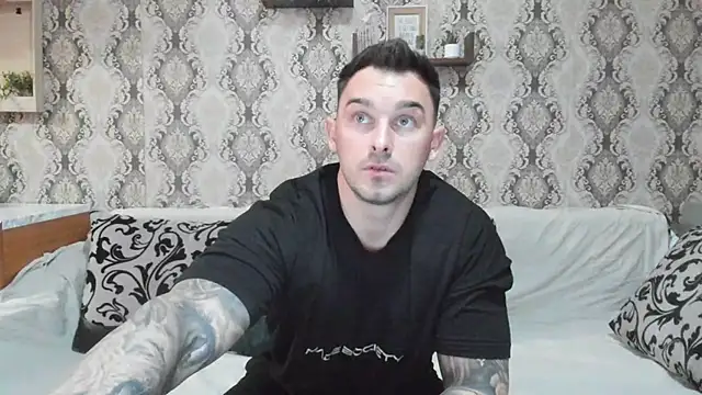 Snapshot of Jonmusclemaster chatting on February 9, 8:13 pm Jonmusclemaster online show from February 9, 8:13 pm