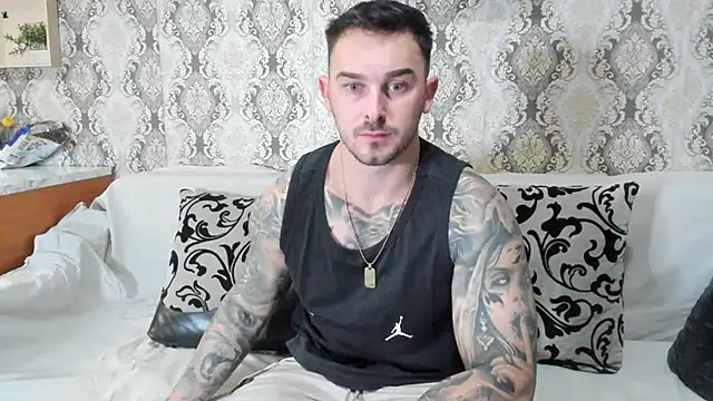 Snapshot of Jonmusclemaster chatting on January 14, 8:04 pm Jonmusclemaster online show from January 14, 8:04 pm