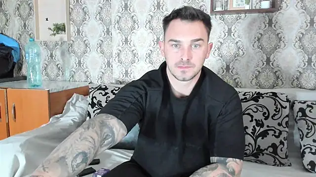 Snapshot of Jonmusclemaster chatting on February 3, 11:42 am Jonmusclemaster online show from February 3, 11:42 am