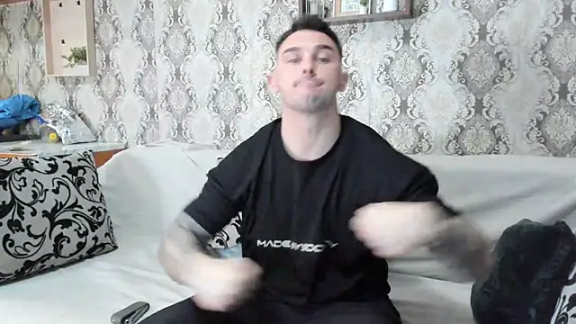 Snapshot of Jonmusclemaster chatting on January 16, 5:33 pm Jonmusclemaster online show from January 16, 5:33 pm