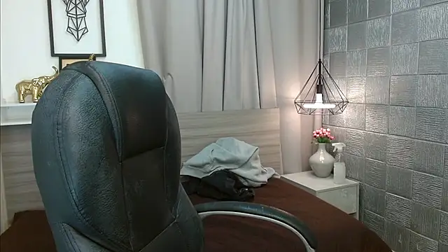 Alan Cute18 online show from March 3, 1:18 pm