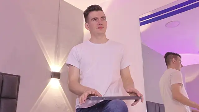 MikaelSlow online show from April 13, 7:14 pm