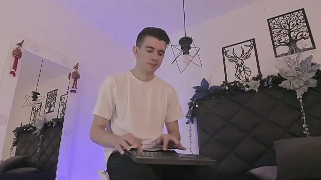 MikaelSlow online show from December 12, 3:43 am