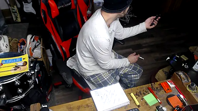 tongueispowerr6d9 online show from April 27, 6:32 am