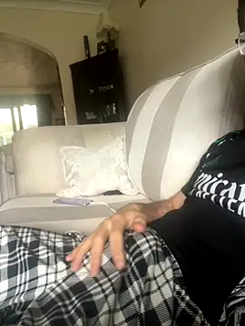 Snapshot of EE123458 chatting on October 3, 12:43 pm EE123458 online show from October 3, 12:43 pm