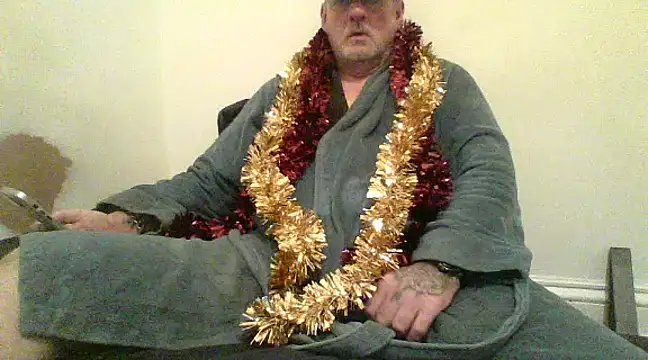 Snapshot of oldenglishguy chatting on December 25, 6:31 am oldenglishguy online show from December 25, 6:31 am