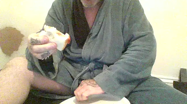 Snapshot of oldenglishguy chatting on December 5, 7:18 pm oldenglishguy online show from December 5, 7:18 pm