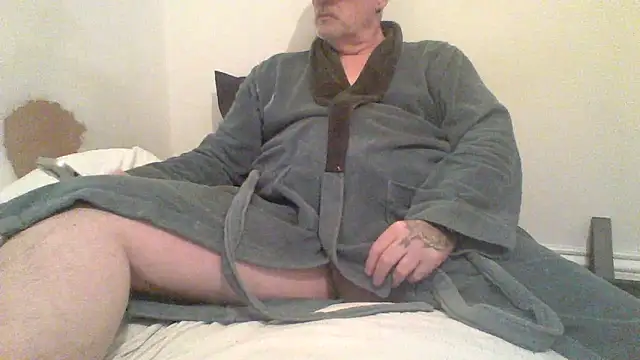 Snapshot of oldenglishguy chatting on January 22, 7:45 pm oldenglishguy online show from January 22, 7:45 pm