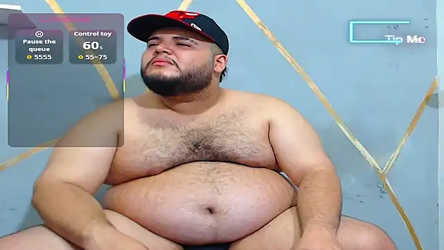 Snapshot of damian_chubby chatting on October 15, 6:43 am damian chubby online show from October 15, 6:43 am