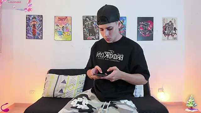 jonathanjoestar  online show from December 21, 11:51 am