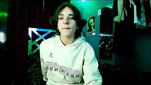 Snapshot of Luke_Howland chatting on March 18, 9:21 pm Luke Howland online show from March 18, 9:21 pm