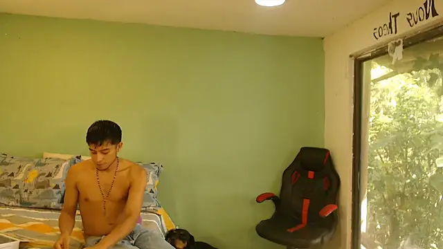 danielitopapuu online show from April 17, 7:27 pm