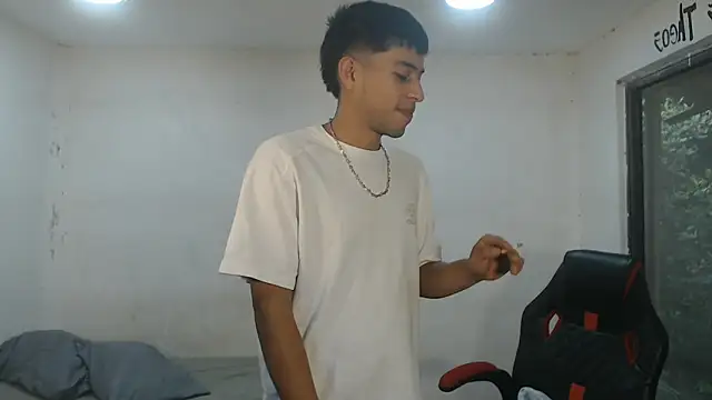 danielitopapuu online show from November 9, 12:20 pm