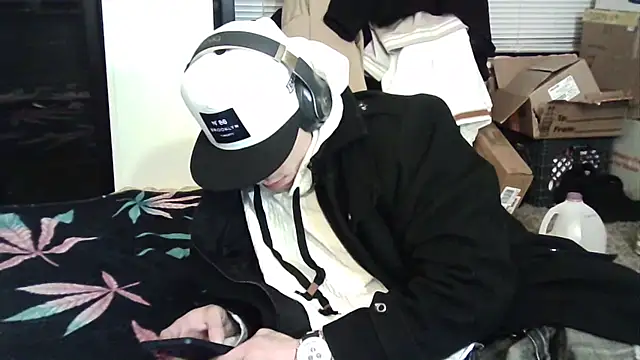 Snapshot of --D-a-D-D-y- chatting on February 9, 5:29 am --D-a-D-D-y- online show from February 9, 5:29 am