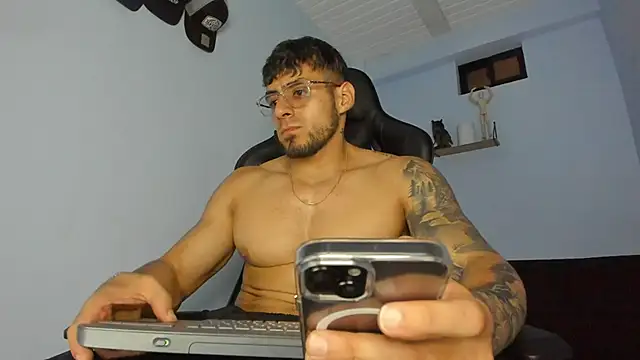 Snapshot of _Poseidon1_ chatting on March 7, 10:43 pm Poseidon1 online show from March 7, 10:43 pm