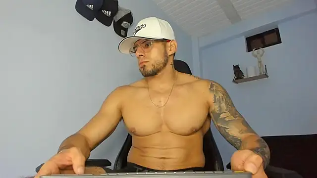 Snapshot of _Poseidon1_ chatting on March 7, 3:29 am Poseidon1 online show from March 7, 3:29 am