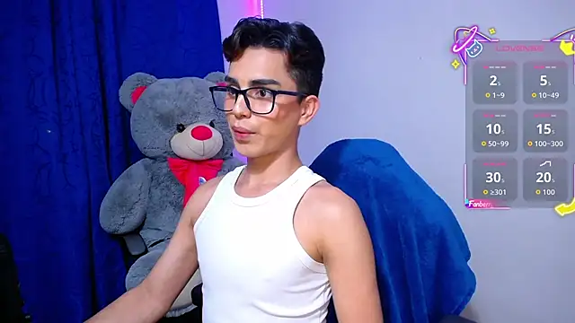 OwenBluee online show from April 25, 6:05 am