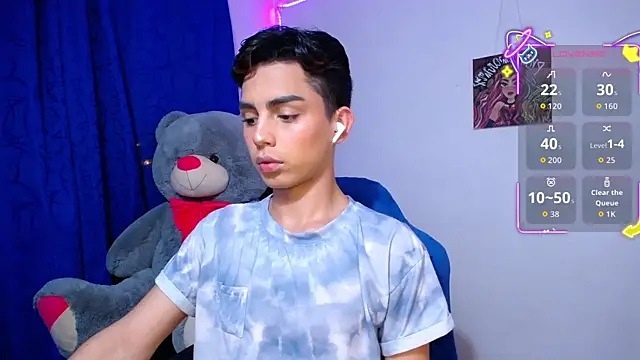 OwenBluee online show from April 28, 8:41 am