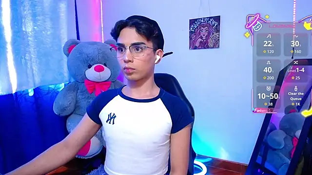 OwenBluee online show from June 11, 8:07 pm