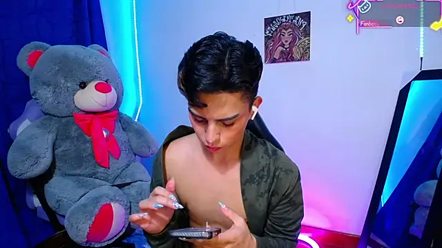 OwenBluee online show from June 3, 9:44 am