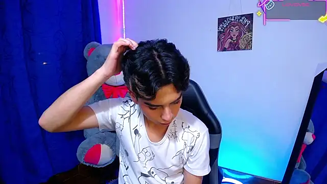 OwenBluee online show from June 9, 7:43 am