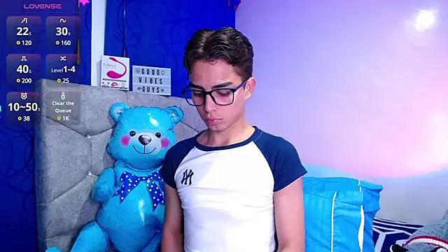 Snapshot of OwenBluee chatting on January 28, 6:16 am OwenBluee online show from January 28, 6:16 am