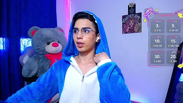 OwenBluee online show from June 25, 1:49 pm