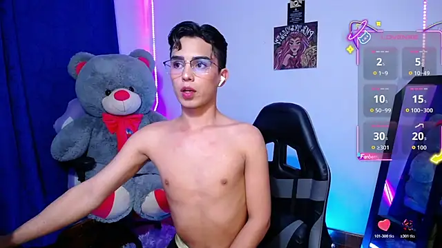 OwenBluee online show from June 14, 1:25 am