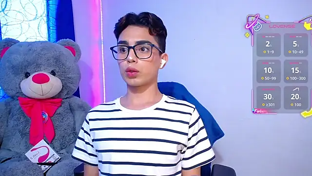 OwenBluee online show from April 23, 12:29 pm