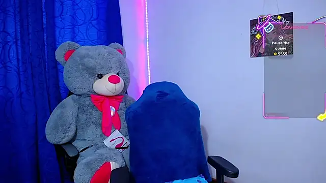 OwenBluee online show from April 26, 10:56 am