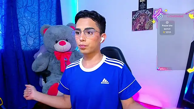 OwenBluee online show from June 12, 10:40 pm