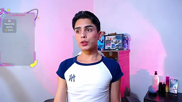 OwenBluee online show from November 22, 5:40 am