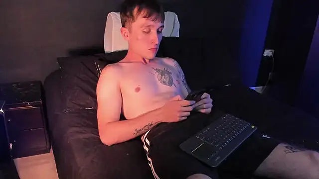 Snapshot of Dylanwhite23_ chatting on September 14, 11:51 pm Dylanwhite23 online show from September 14, 11:51 pm