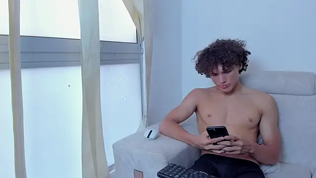 Snapshot of laurent_nova chatting on December 20, 8:12 pm laurent nova online show from December 20, 8:12 pm