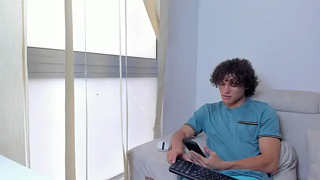 Snapshot of laurent_nova chatting on December 21, 3:42 pm laurent nova online show from December 21, 3:42 pm