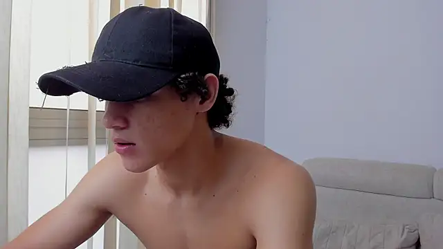Snapshot of laurent_nova chatting on December 27, 3:49 pm laurent nova online show from December 27, 3:49 pm