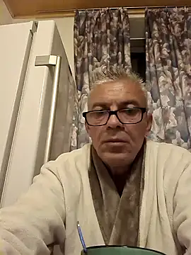 Snapshot of Picolo4111 chatting on October 12, 3:33 am Picolo4111 online show from October 12, 3:33 am
