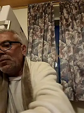 Snapshot of Picolo4111 chatting on October 18, 4:39 am Picolo4111 online show from October 18, 4:39 am