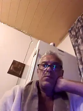 Snapshot of Picolo4111 chatting on September 15, 7:04 pm Picolo4111 online show from September 15, 7:04 pm