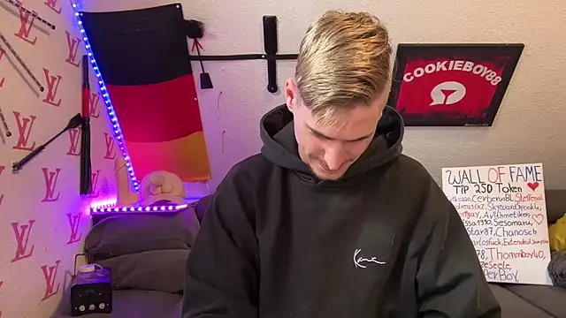 Cookieboy88 online show from July 7, 2:10 pm