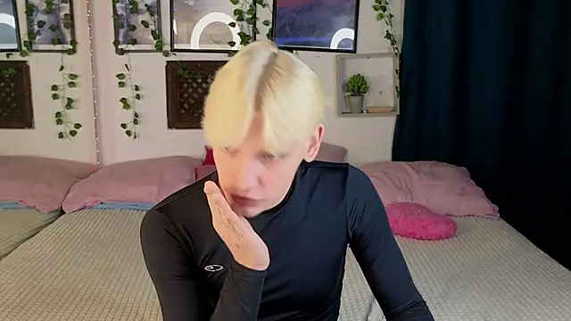 Snapshot of Nick_Win chatting on January 28, 11:17 am Nick Win online show from January 28, 11:17 am