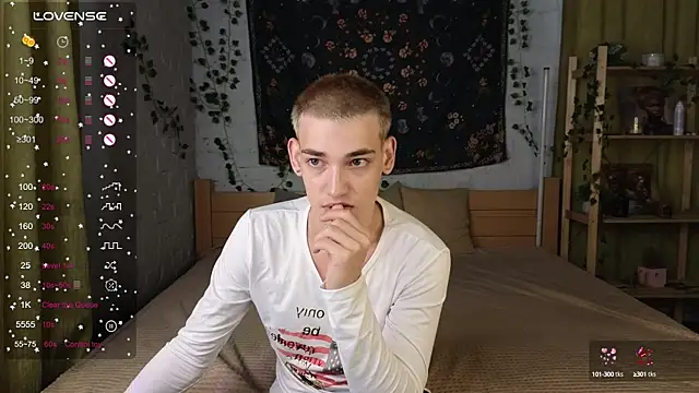 Snapshot of Nick_Win chatting on September 14, 11:45 am Nick Win online show from September 14, 11:45 am