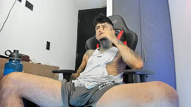 Snapshot of sergiio_mesa27 chatting on February 23, 1:49 pm sergiio mesa27 online show from February 23, 1:49 pm