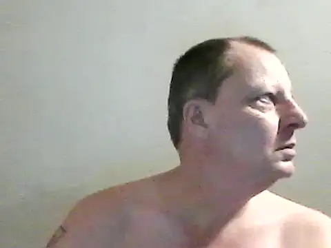 Snapshot of chubbybear2cum chatting on December 29, 12:20 am chubbybear2cum online show from December 29, 12:20 am