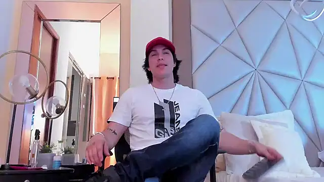 Snapshot of Karimferrer chatting on February 5, 3:45 am Karimferrer online show from February 5, 3:45 am