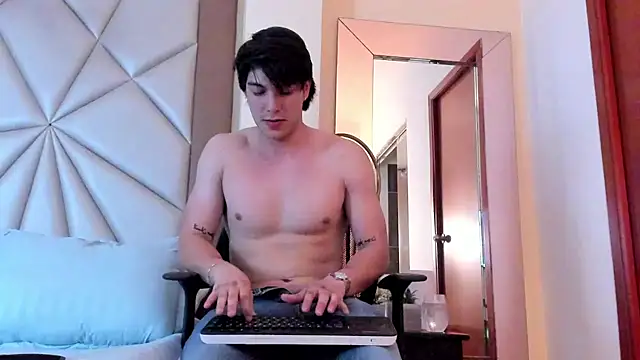 Snapshot of Karimferrer chatting on December 2, 10:10 pm Karimferrer online show from December 2, 10:10 pm