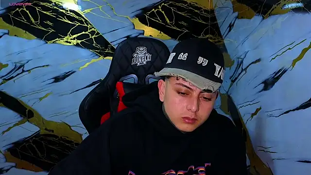 Kevin22 222 online show from April 24, 3:31 am