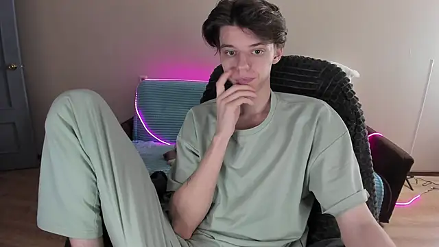 Liam sexy1 online show from December 26, 12:59 pm