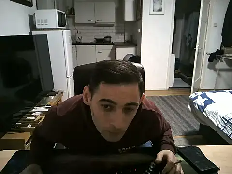 Snapshot of mihaimichael chatting on October 6, 12:37 am mihaimichael online show from October 6, 12:37 am