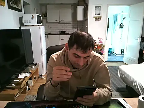 Snapshot of mihaimichael chatting on October 10, 8:52 am mihaimichael online show from October 10, 8:52 am